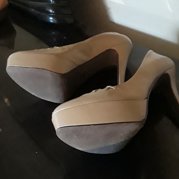 Heels - Picture 2 of 3